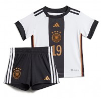 Camisa de time de futebol Alemanha Leroy Sane #19 Replicas 1º Equipamento Infantil Mundo 2022 Manga Curta (+ Calças curtas)